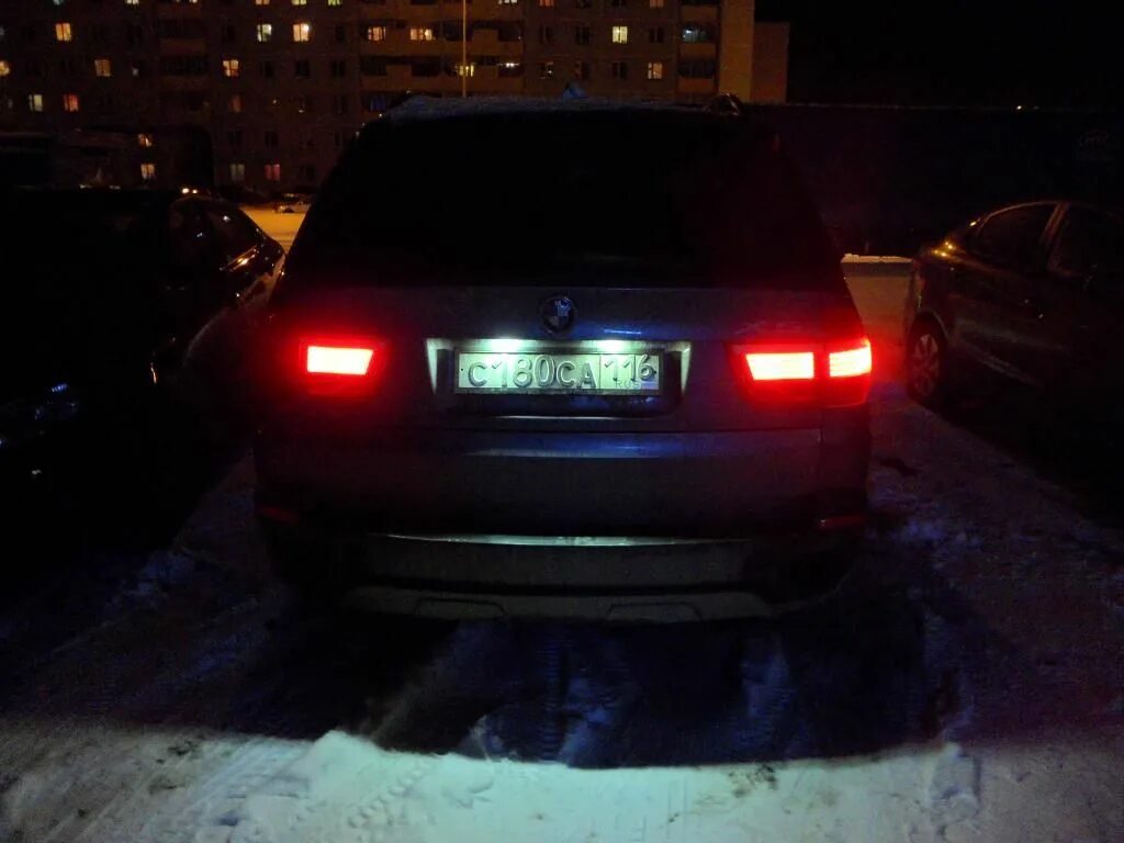 Bmw x5 e70 лампочка заднего хода. Фонари bmw x5 e53. Лампа заднего хода bmw e70. Замена лампочки стоп сигнала bmw e70. E70 задние фонари лед.