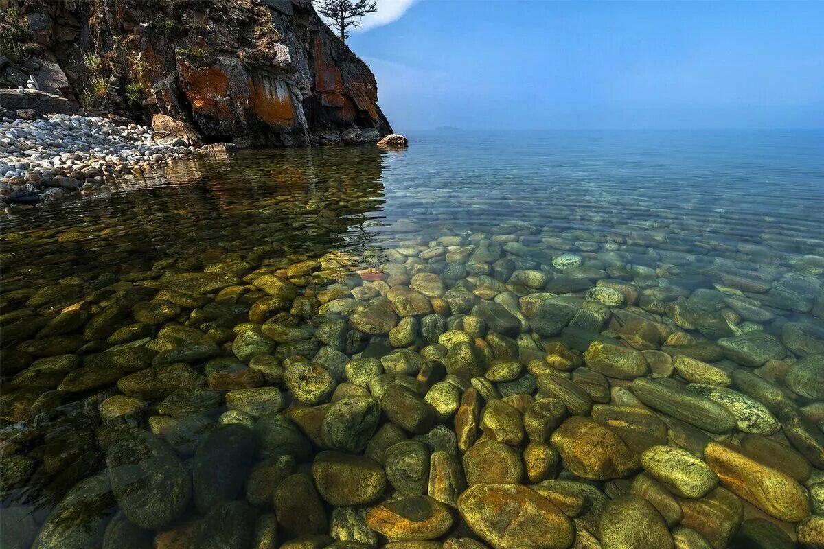 Озеро Байкал вода. Чистая вода Байкала. Озеро Байкал прозрачность воды. Озеро Байкал Байкальская вода. Прозрачность воды в озерах