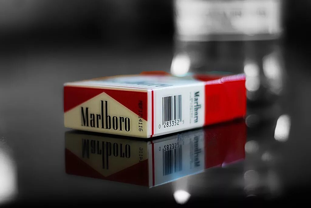 Мальборо компакт с 2 кнопками. Nike marlboro. Сигареты marlboro red. Nike marlboro. Мальборо сигареты настоящие.