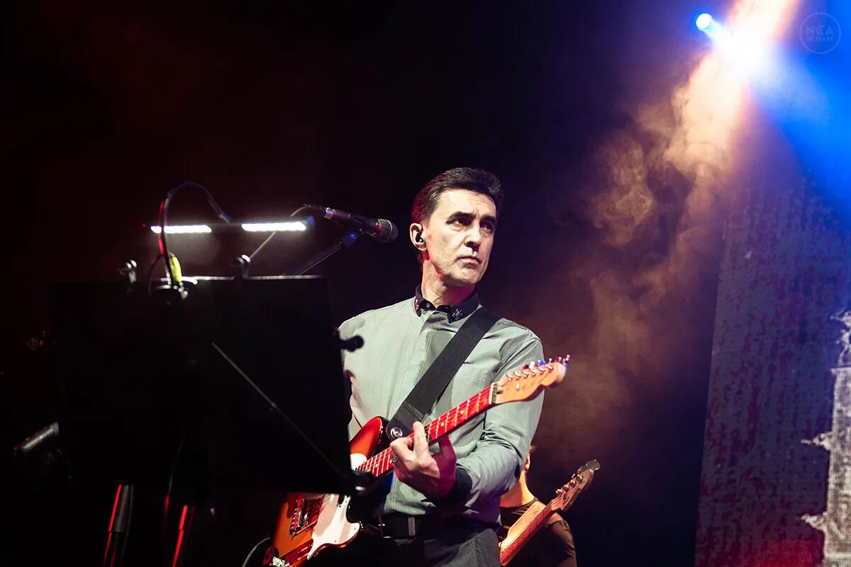 Концерт арии во владимире 2022. Лидер ддт юрий шевчук. Лева би 2 концерт. Бутусов 2000. Кае фамилия рокмузыканта выступавшего.