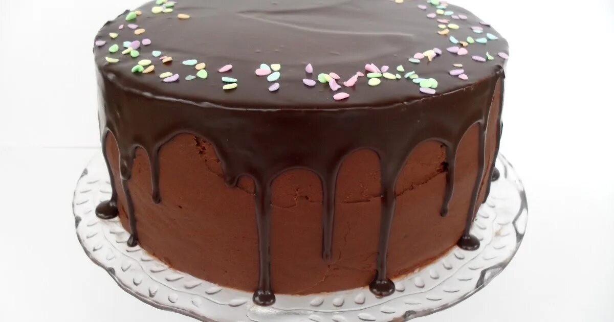 Торт облитый шоколадом. Торт с шоколадной глазурью. Торт облитый глазурью. Торт ганаш оформление.