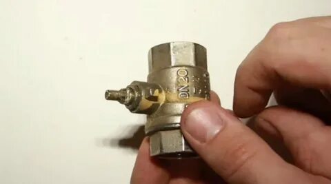 Капает из под шарового крана