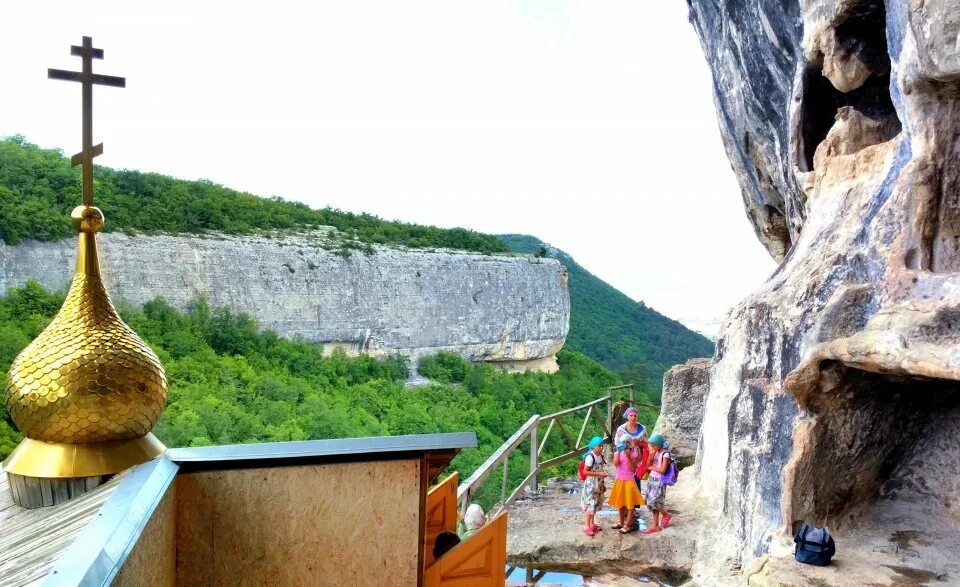 челтер коба монастырь в крыму. пещерный монастырь феодора стратилата в крыму. монастырь феодора стратилата в крыму. челтер коба монастырь в крыму. мужской пещерный монастырь феодора стратилата.