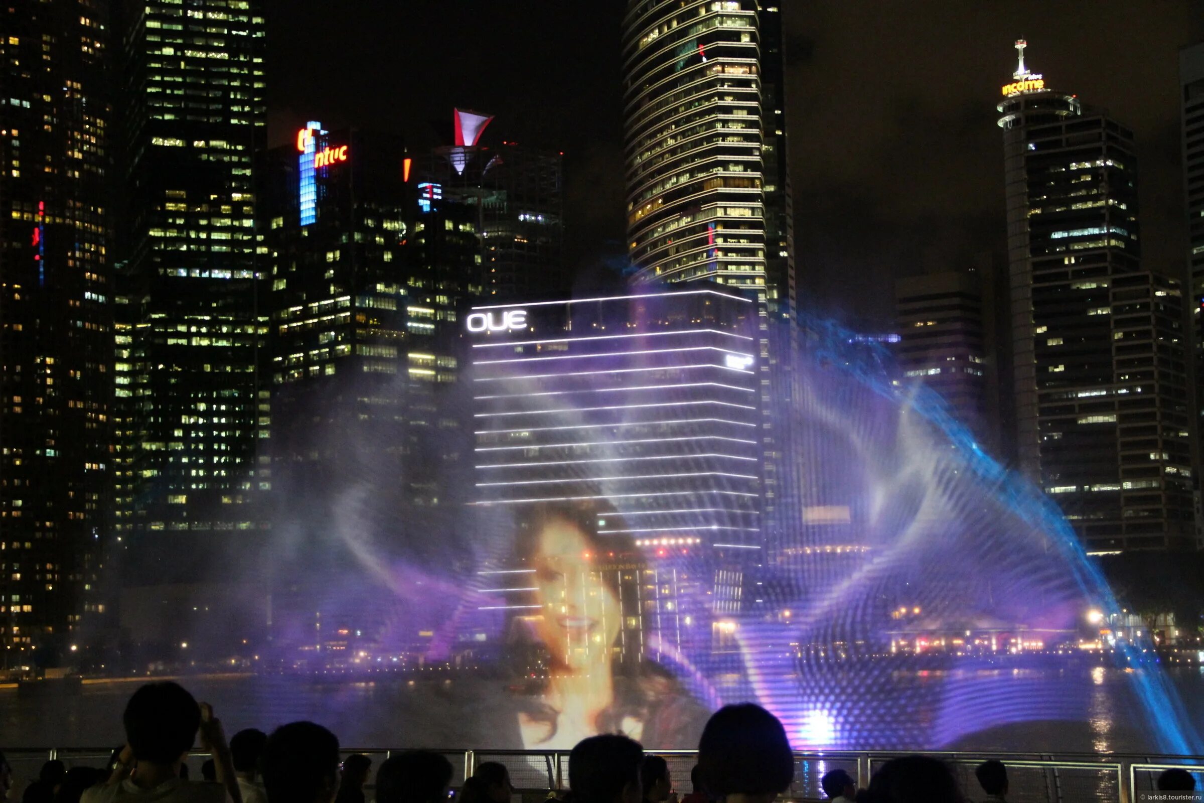 Сингапур лазерное шоу. Шоу в сингапуре. Поющий фонтан в сингапуре. Лазерное шоу «крылья времени» в сингапуре (wings of time). Шок фон анов в сингапуре.