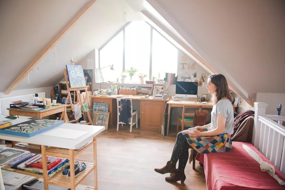 Интерьер творческого человека. Дома творческих людей. Дома творческих людей. Интерьер творческой мастерской. Идеи творческой мастерской с зелеными стенами.