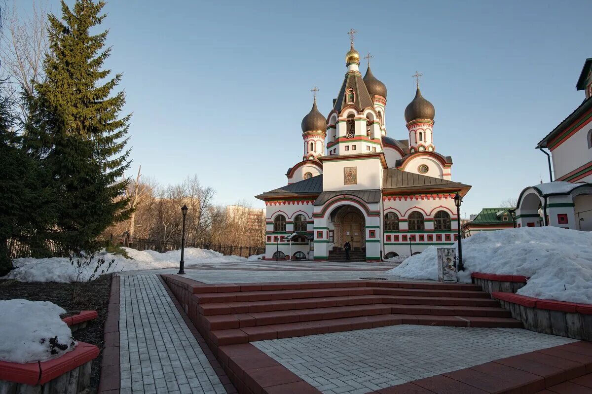 Живоначальная троица в черемушках