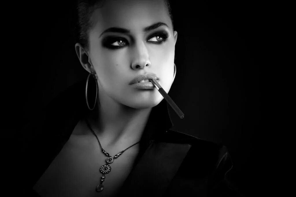 Elvira t фото. Эльвира т. Книги про сильных женщин. Дита фон тиз с мундштуком. Книга энциклопедия сте.