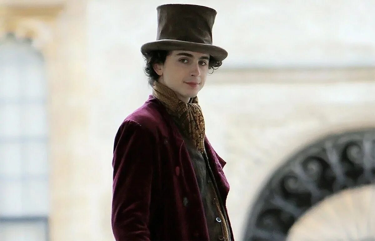 Вонка 2023 дата выхода в кинотеатрах. Вилли вонка депп и шаламе. Тимоти шаламе вилли ытнуа. Timothee chalamet willy wonka. Вонка 2023 дата выхода в кинотеатрах.