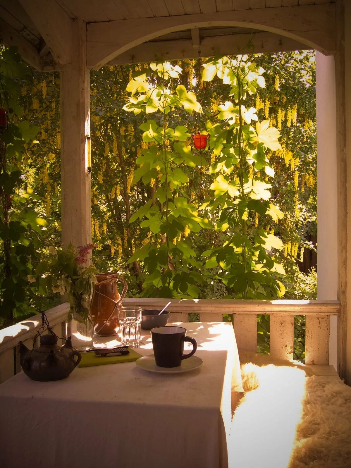 Айкен хаус чаепитие. Красивый завтрак. Балкон шебби шик. Чаепитие на веранде на даче. Летний завтрак.