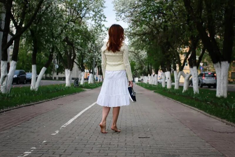 Ходит в прозрачном в городе