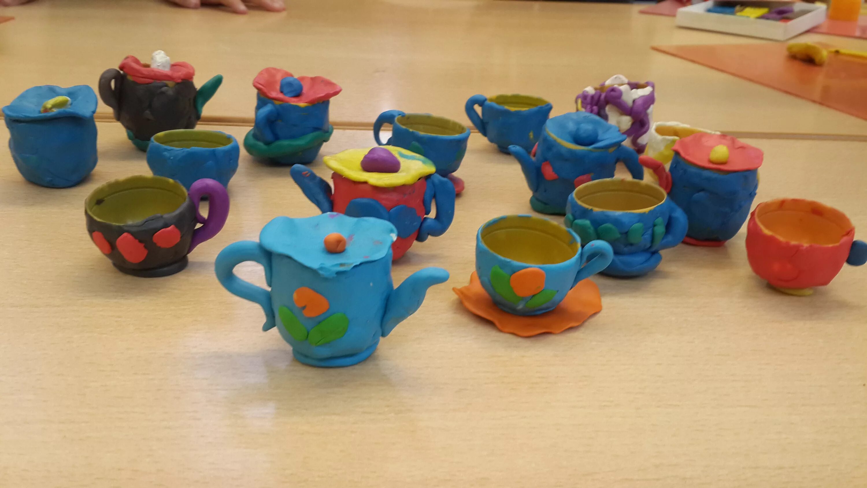 тематическая неделя посуда в старшей группе. лепка посуда для кукол средняя группа. занятие в старшей гр лепка посуды кухонной. лепка посуда старшая группа. лепка на тему посуда в средней группе.