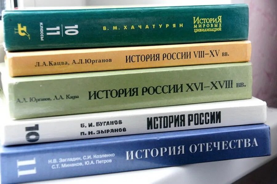 Новинки книг по истории. Школьные учебники по истории. История : учебник. История России учебник. История книга учебник.