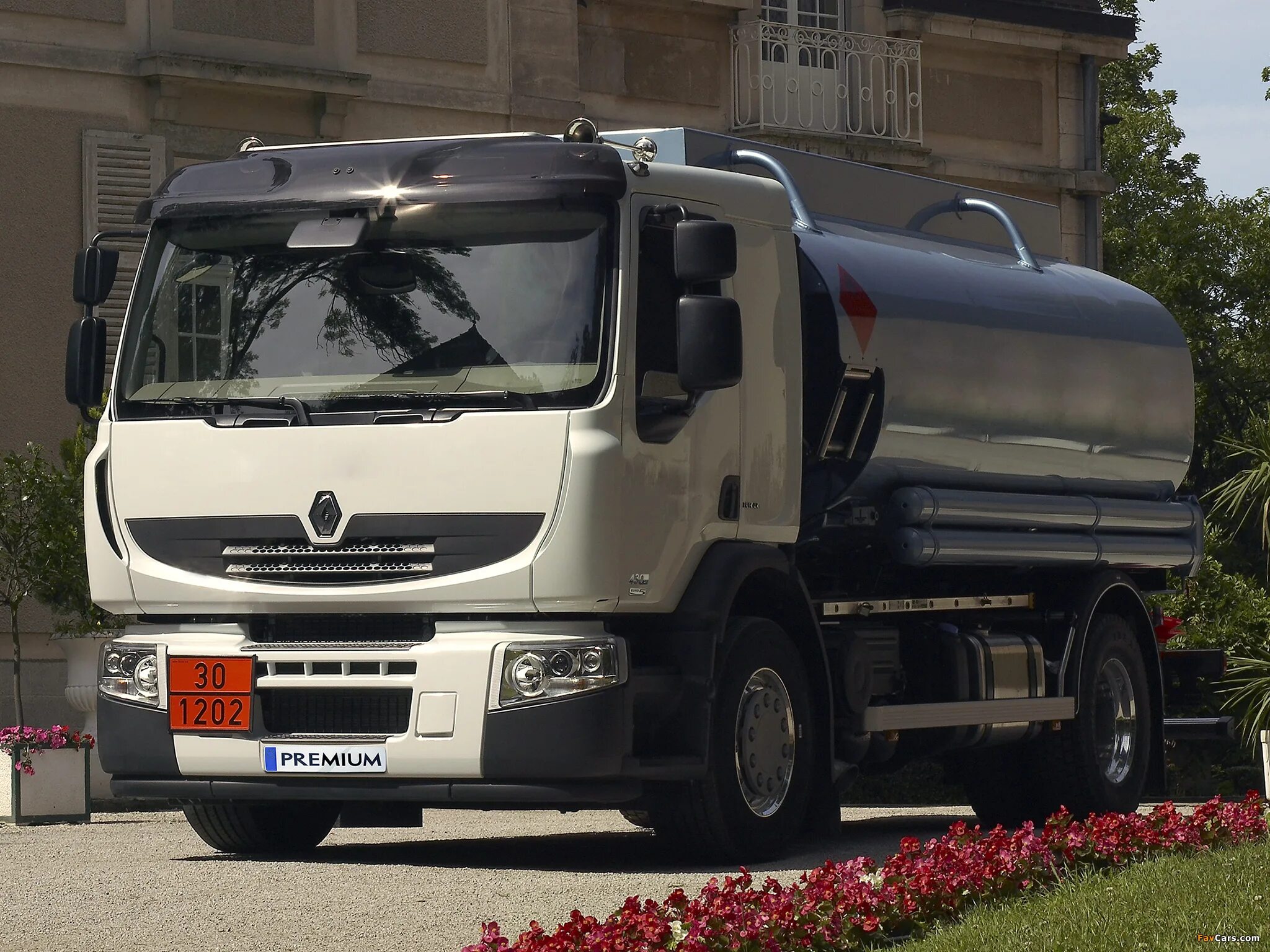 Купить грузовик рено. Renault Premium 96. Грузовик Рено премиум. Renault Premium distribution. Renault Premium 2006.