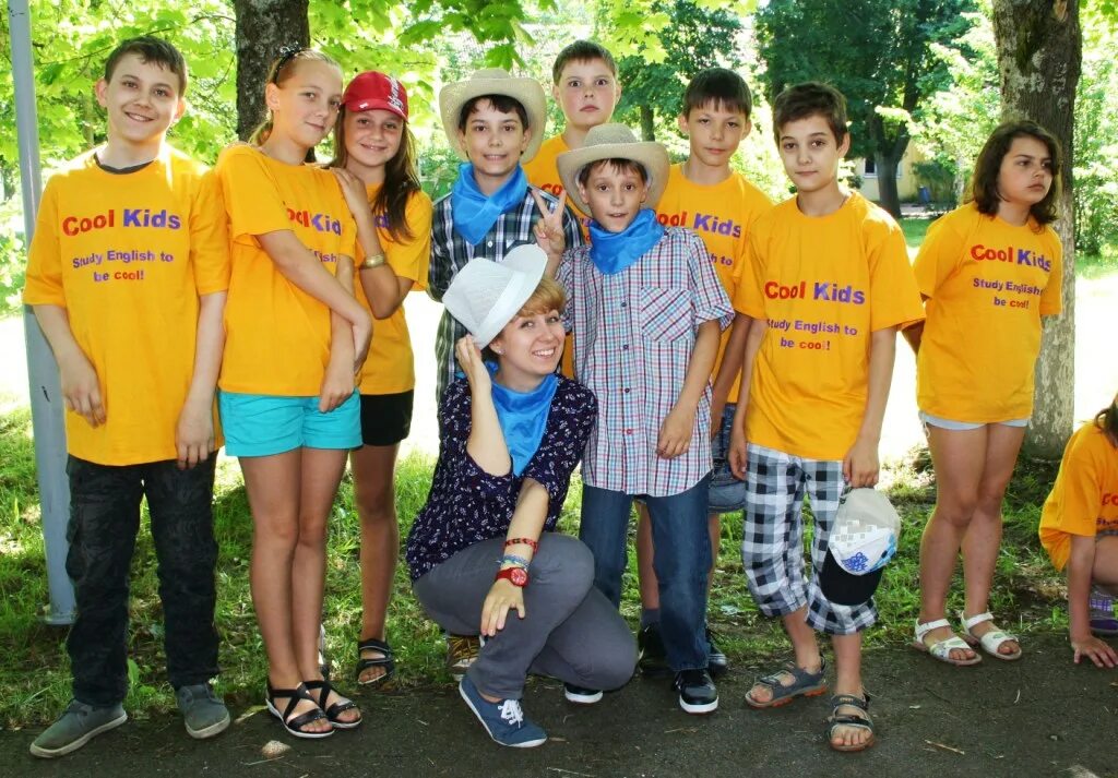 Значок cool kid. Логотип детского магазина. Лагерь в туапсе 2022. Пацаны cool kids. Рыжая девушка скейт.