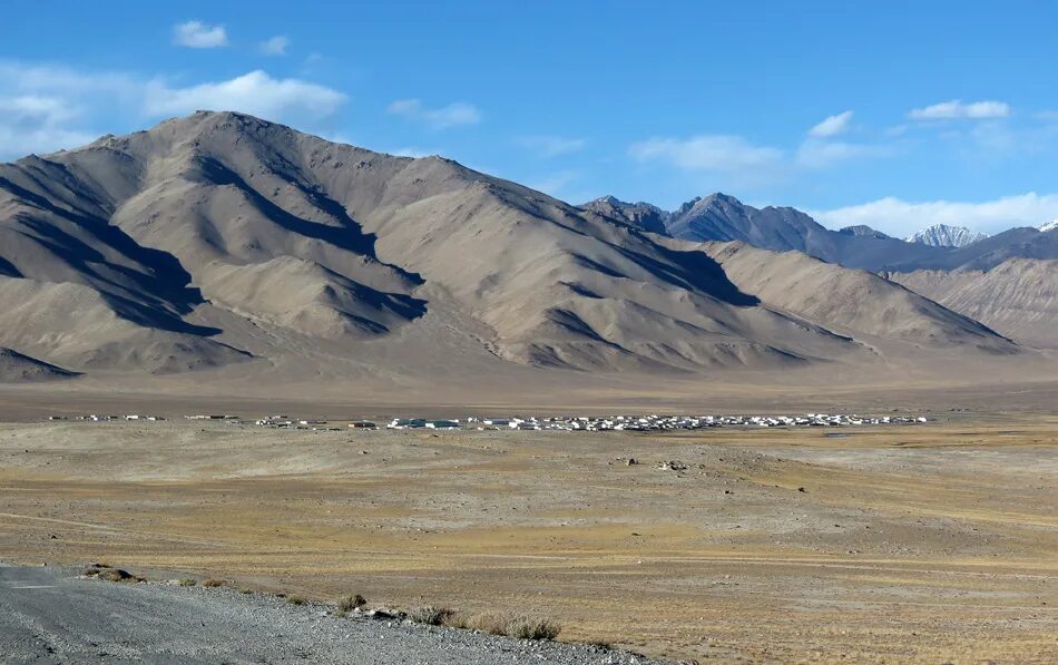 Перевал ак байтал таджикистан. Памирский тракт. Восточный тракт. Памирский тракт озеро. Восточный памирский тракт.