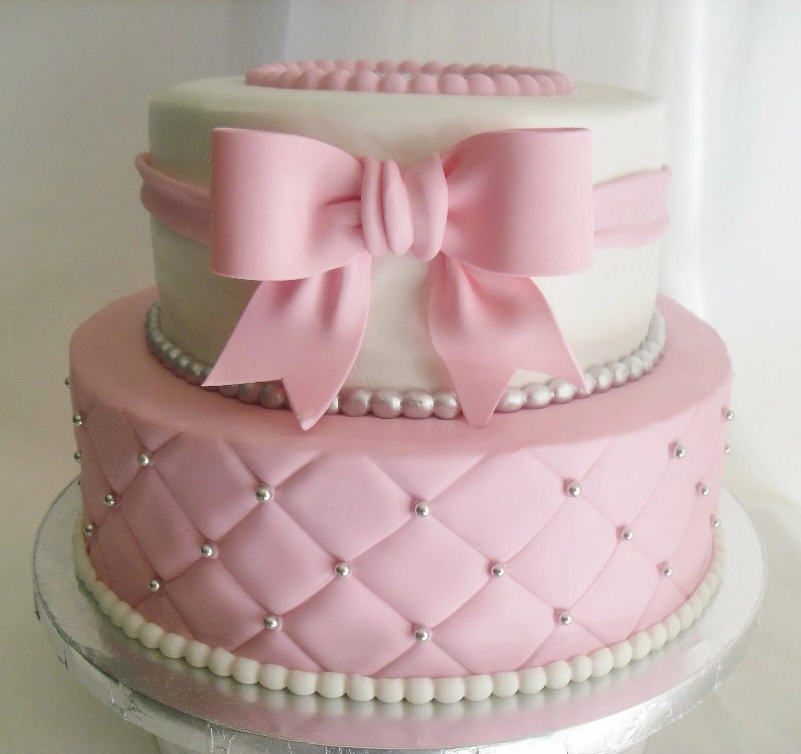 Красивый торт на рождения девочки. Двухъярусный торт для девочки. Торт девочка. Торт с мастикой для девочки. Торт с мастикойдлля девочки.