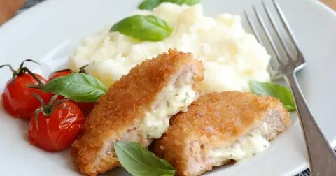 Котлета по киевски с картофельным пюре