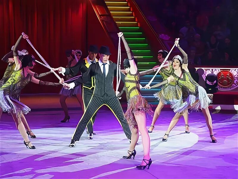 кировский цирк внутри. выход на манеж 5 букв. баронеты цирк наталья широкалова. нововаршавка манеж. детское лоскутное одеяло.