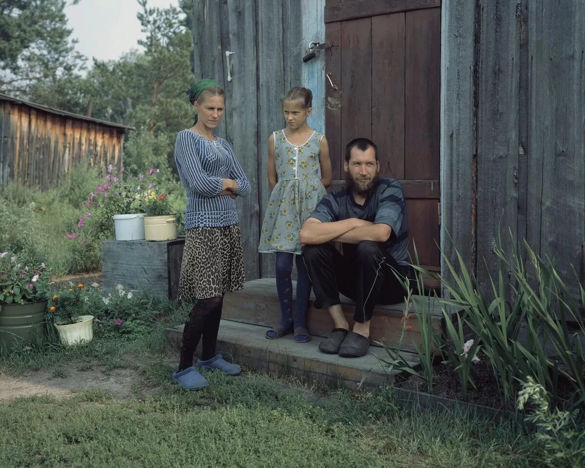 Русская живи село. Деревня Айдара староверы. Деревня староверы Красноярск. Русские Деревенские жители. Люди из глубинки.