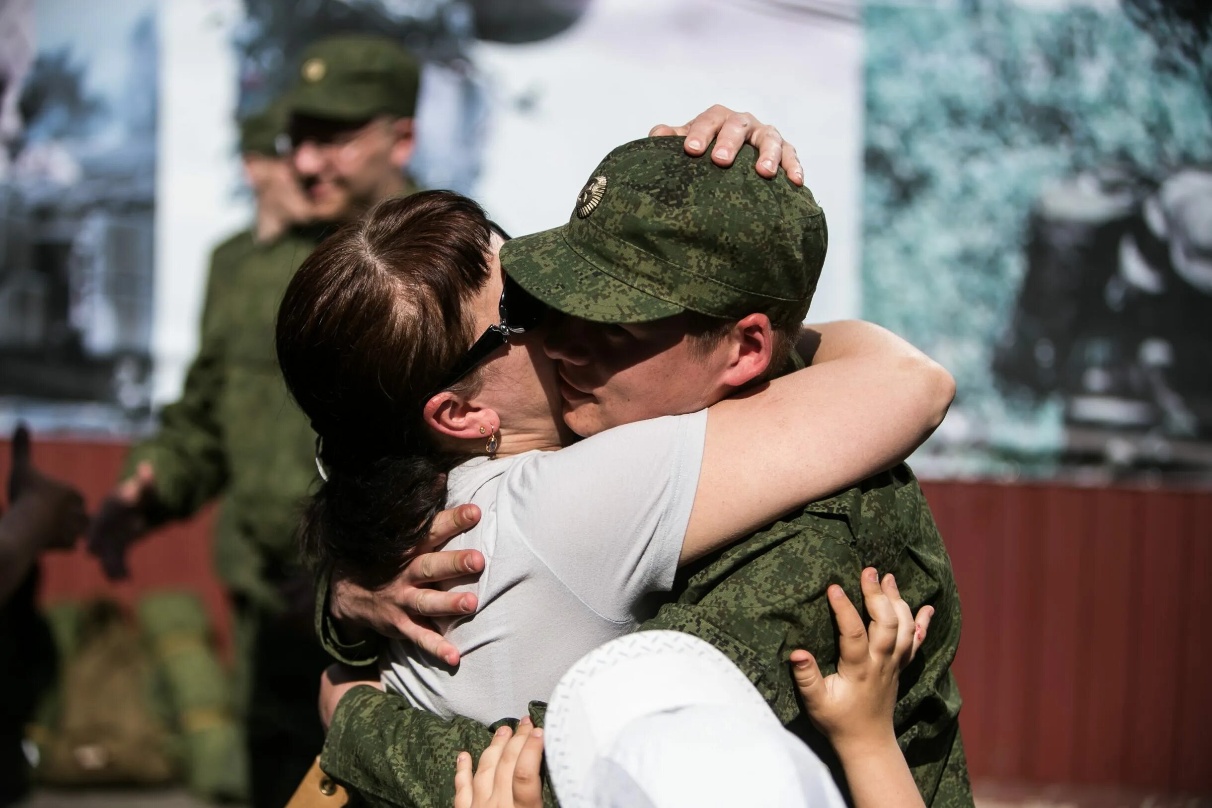 Передать помощь солдатам
