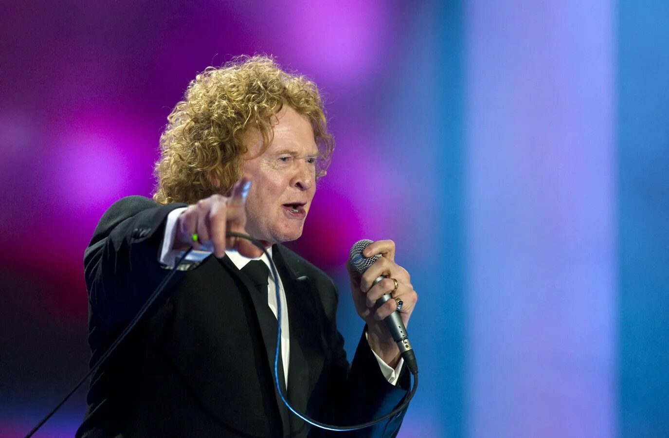 Simply red sunrise. Группа simply red слушать. Группа симпли ред. Группа simply red. Группа simply red.