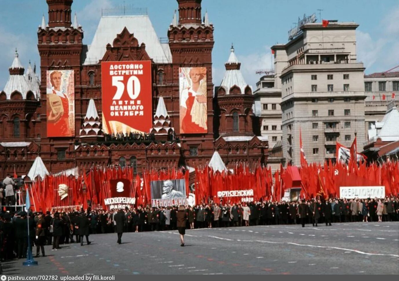 Первомайские демонстрации на красной площади в Москве СССР. Первомай парад СССР. Первомай демонстрация красная площадь. Москва Советский Союз красная площадь.