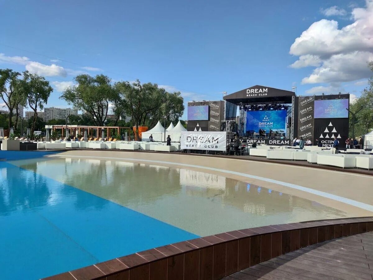 Beach club москва остров мечты. Дрим бич клаб бассейн. Открытый бассейн. Dream beach club москва. Дрим бич клаб бассейн.