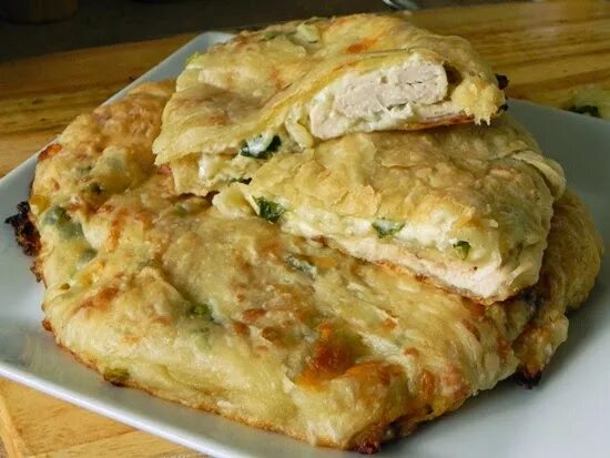 Шеф перекресток готовая еда. Куриные лепешки из грудки с сыром. Лепешки овсяные с творогом. Лепешка с курицей. Куриные оладьи с сыром.