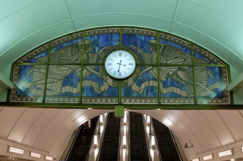Двор метро. Станция метро гостиный двор санкт-петербург. витражи метро гостиный двор санкт-петербург. станция метро гостиный двор. дунайская станция метро витражи.