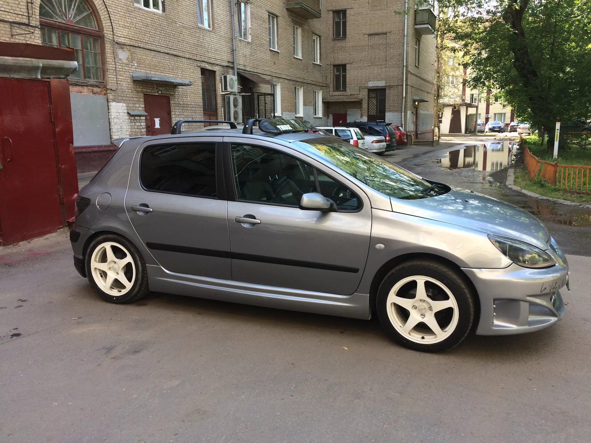 Пежо 307 r17. Peugeot 307 r15. Диски пежо 307. Пежо 307 r16. Peugeot 307 2002.