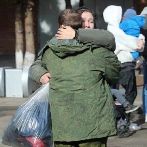 Солдат вернулся Россия. Мобилизация незаконна. Русский солдат вернулся домой. Возвращение мобилизованных домой. Когда мобилизованных вернут домой 2024 свежие