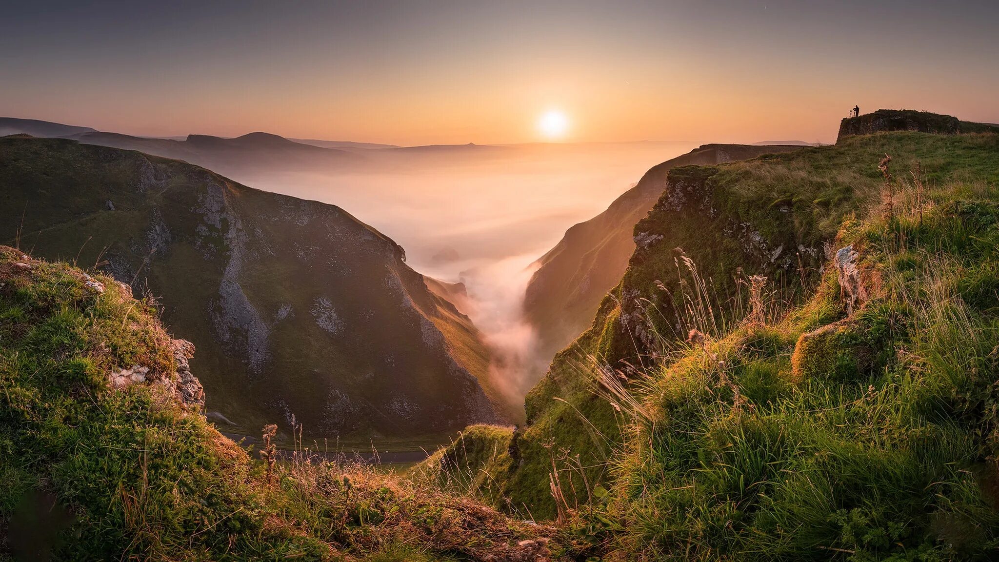 Меж красивых