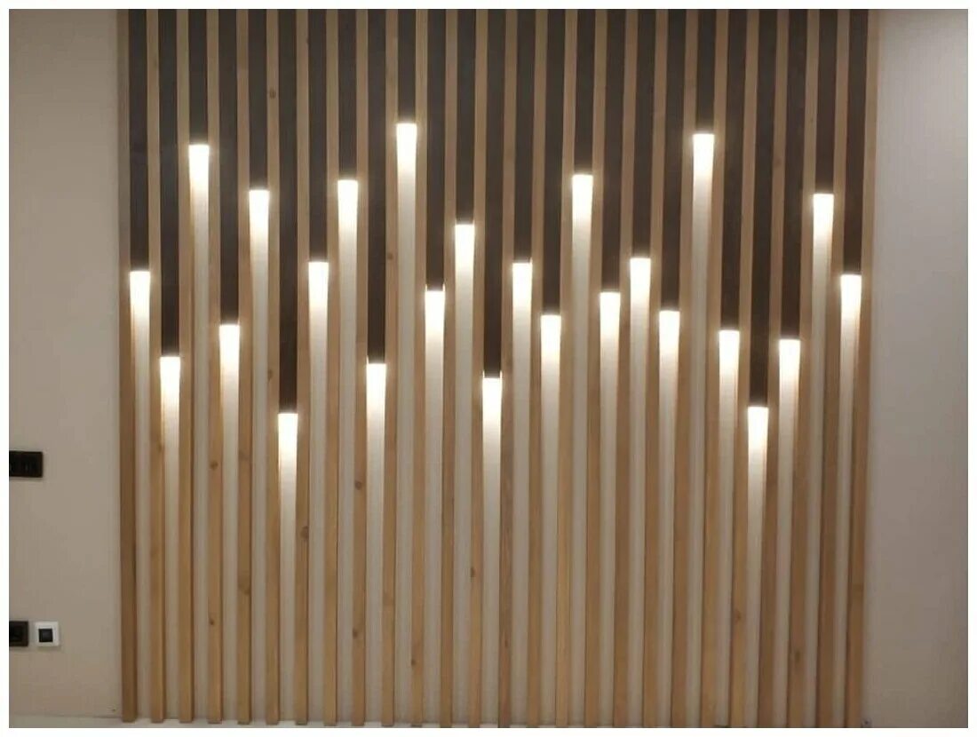 рейки на стену с точечными светильниками. реечный потолок центрсвет. рейки на стену с точечными светильниками. подсветка стен в интерьере. светильники над кроватью.