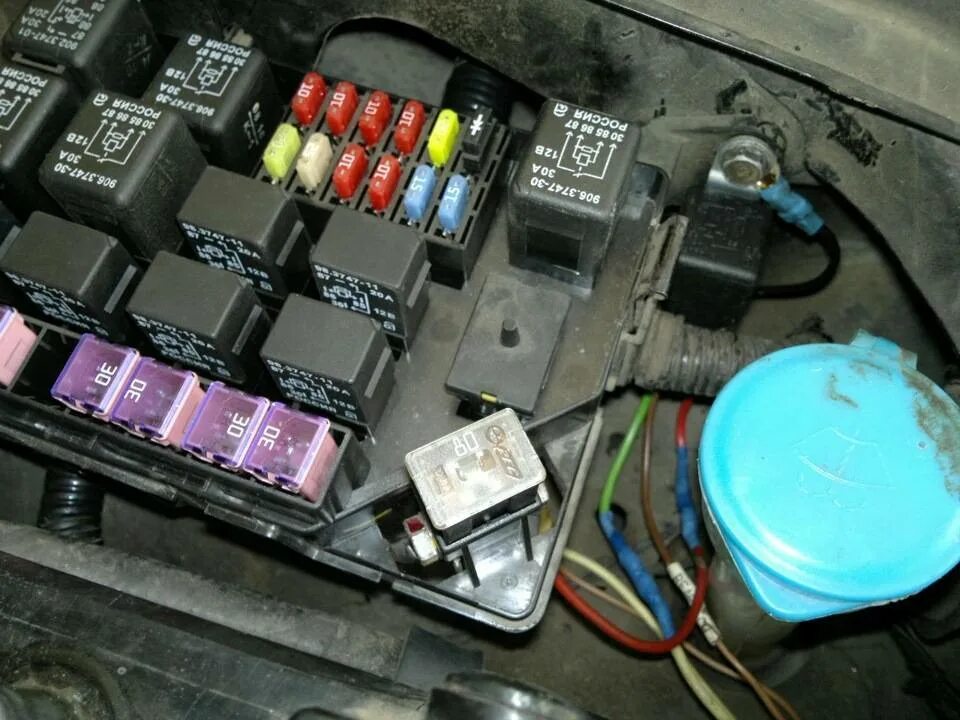5. Реле света фар на шевроле ланос. Предохранитель фар заз шанс. Реле ближнего света шевроле ланос. Реле ближнего света заз сенс 1.