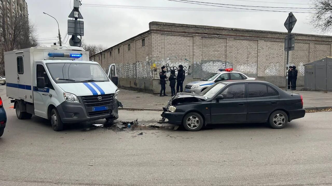 Легковушка полиции. Автозак полиции. Автозак автомобиль. Ростов на дону новости свежие события