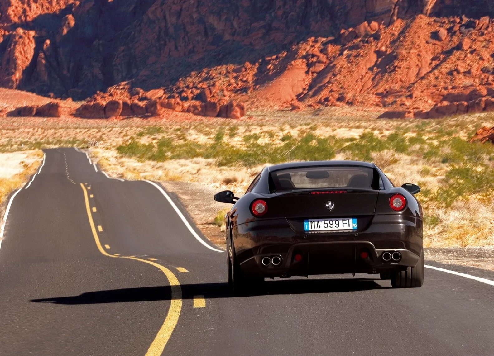 Авто едет по дороге. Ferrari 599 drift. машина на дороге. автомобиль едет. машина едет по дороге.