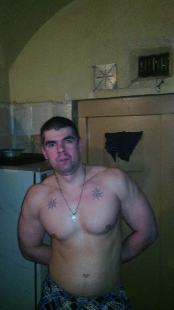 Американские зэки. Зек качок. Зеки качки. Зеки качки. Парни на зоне.