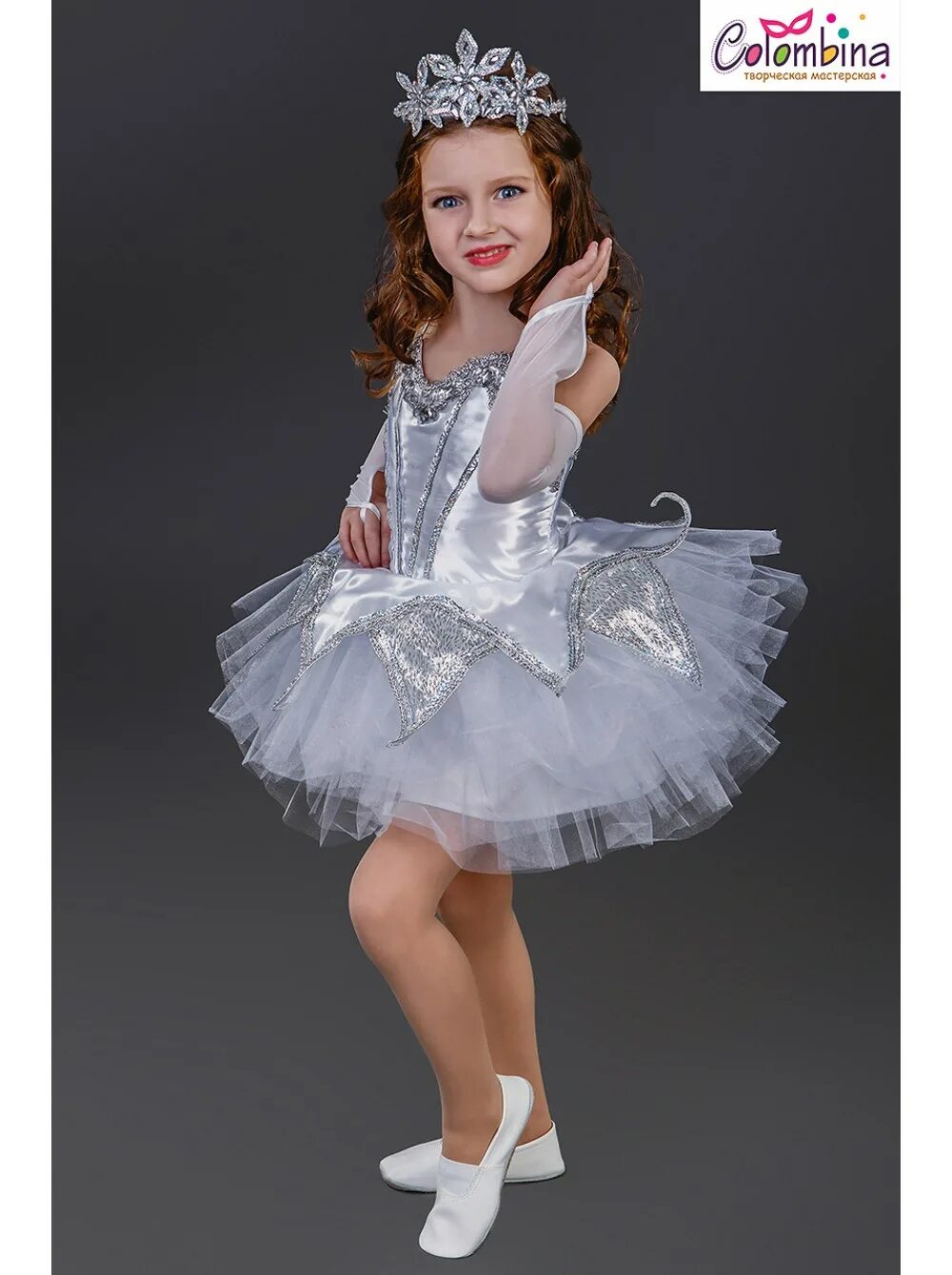 Наряд снежинки для девочки. Костюм снежинки для девочки на новый год. Платье снежинки. Карнавальный костюм снежинка батик. Платье снежинка для девочки на новый год.