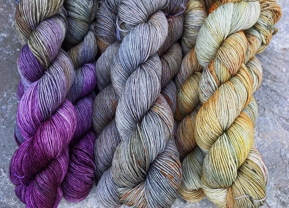 ярнарт росгарден. разноцветные нитки для вязания. пряжа трехцветная для вязания. синтетическая пряжа. волосы для текстильной куклы.