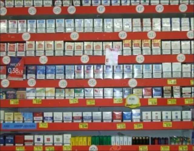 Купить сигареты во владимире. Ассортимент сигарет в магазине красное и белое. Ассортимент сигарет в Красном и белом. Красная белое стгареты. Красное и белое каталог сигарет.