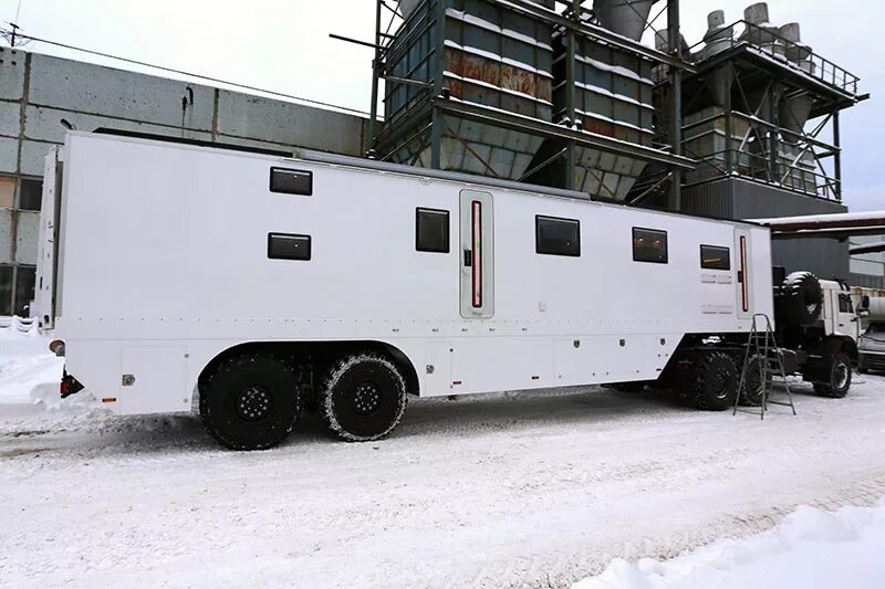 Автодом полуприцеп. Камаз 4х4 автодом. камаз 8х8 автодом. автодом на базе 13м полуприцепа нефаз. нефаз 5656 автодом.