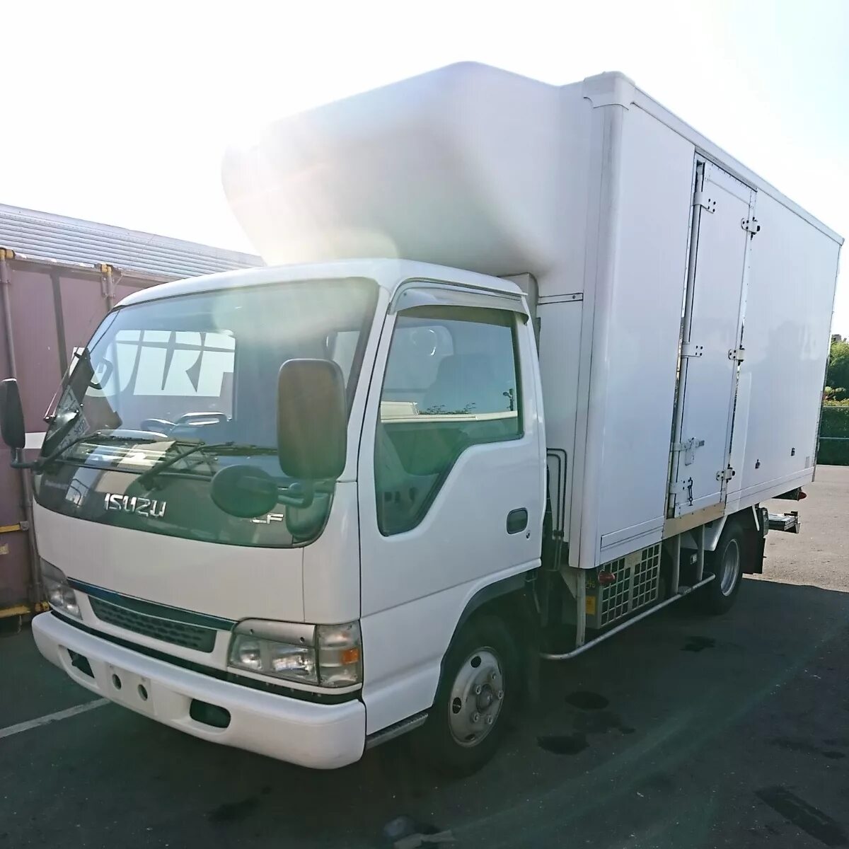 Исузу эльф рефрижератор. Isuzu Elf грузовой рефрижератор 1999. Исузу Эльф рефрижератор 2 тонны. Isuzu Elf 2001. Исузу Эльф 2001 фургон рефрижератор.