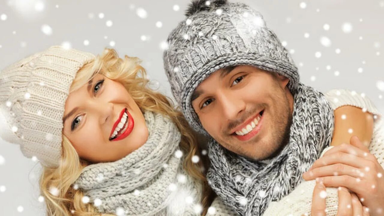 Мужчина зимой. Влюбленные зимой. Мужчина и женщина зима. Зима любовь. Влюбленные зимой.
