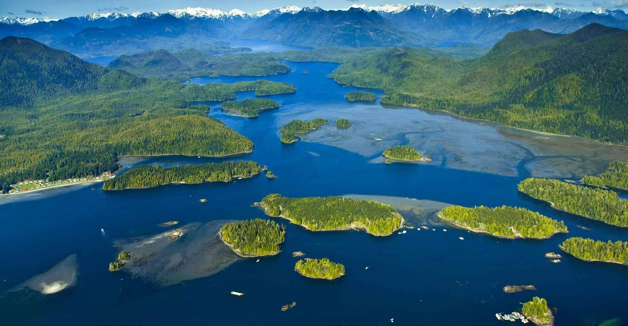 Канада остров на озере. Остров Хайда-Гуаи. Архипелаг тысяча островов Канада. Река св Лаврентия 1000 островов.