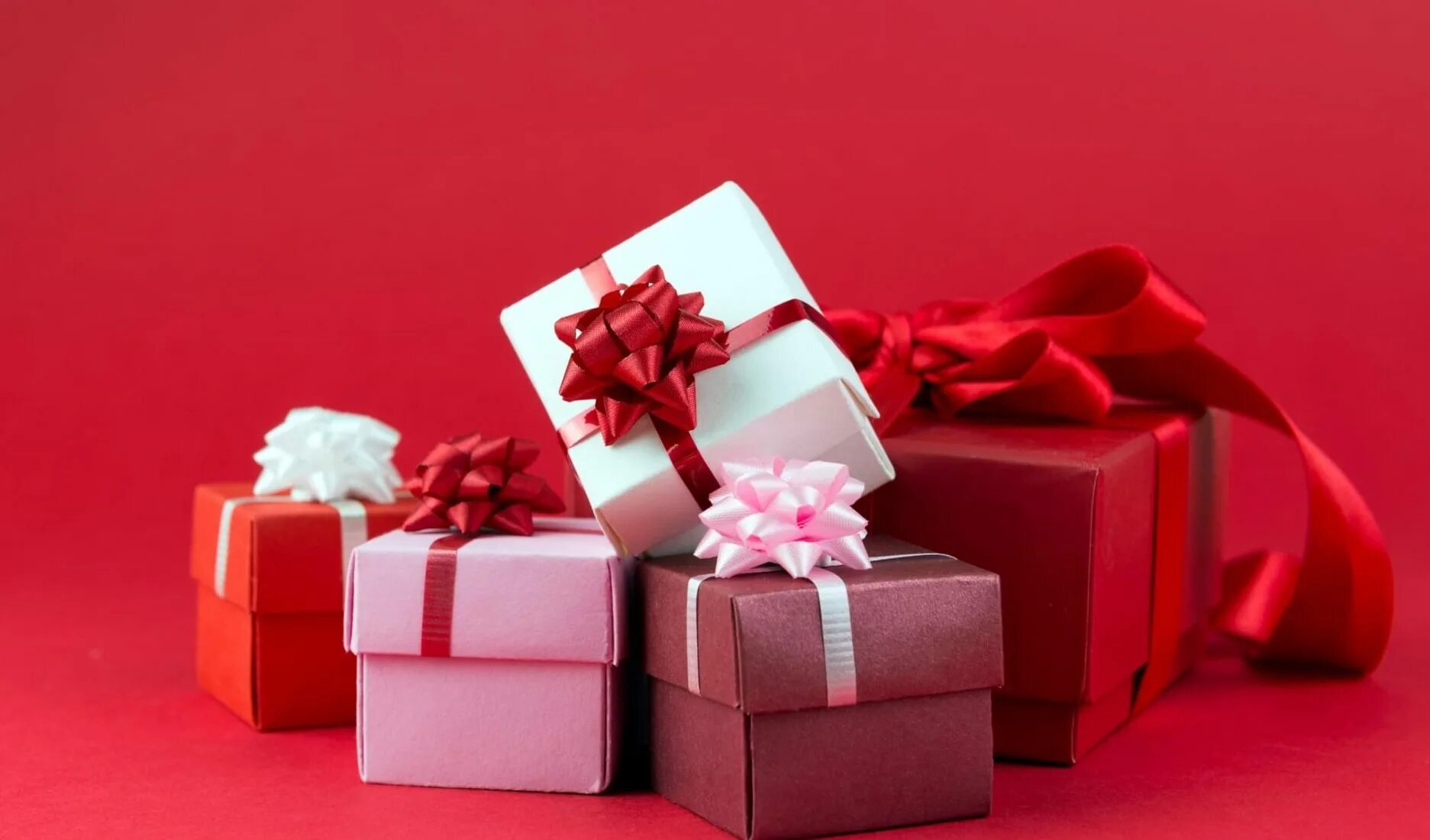 Подарки пост. Новогодние наборы в подарок. Подарок без фона. Корпоративные подарочные наборы. Подарок.