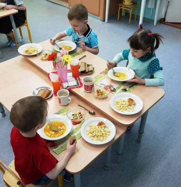 Организация питания дошкольного учреждения. Еда в детском саду. Обед детей в детском саду. Детское питание в садике. Питание в детских садах.
