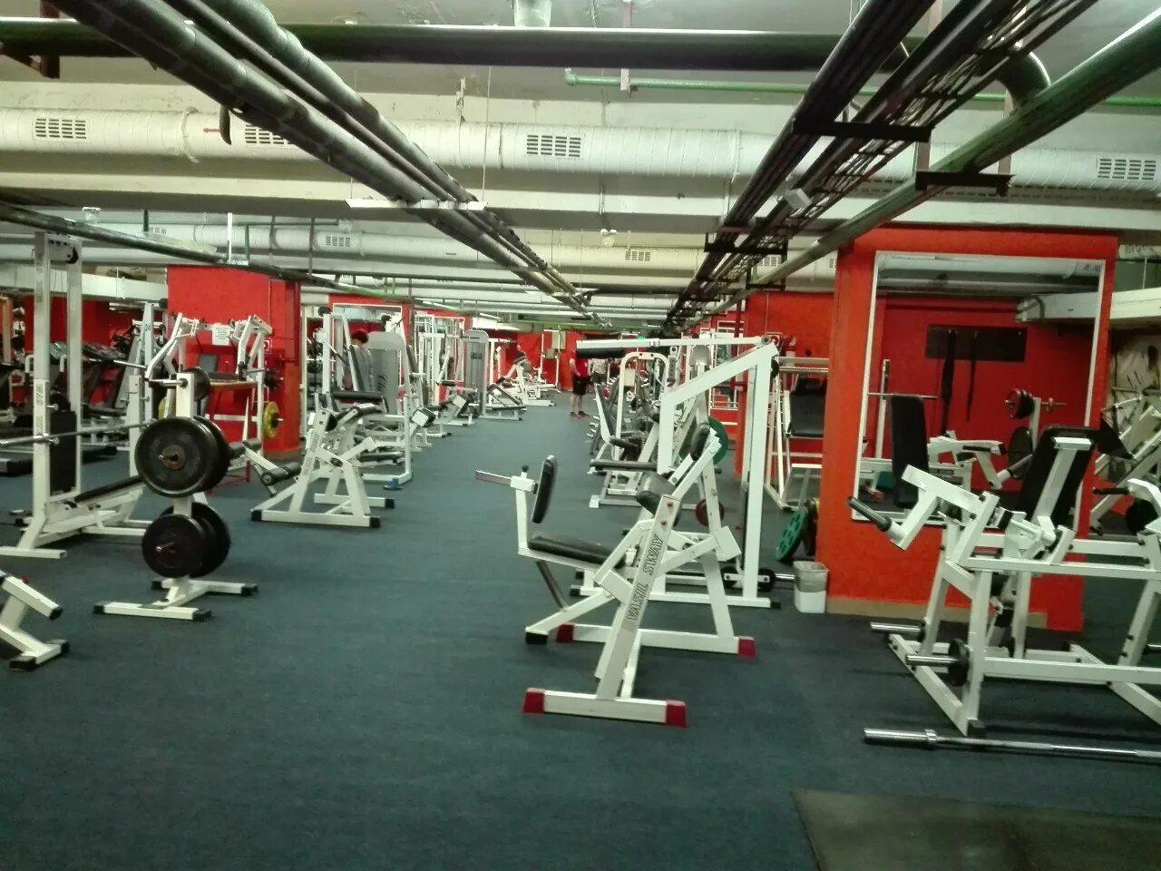 Фитнес клуб прага шахты. Железная шахта омск волховстроя. Тренажерный зал шахты. Спортзал русь шахты. Тренажерный зал шахты делегатская.