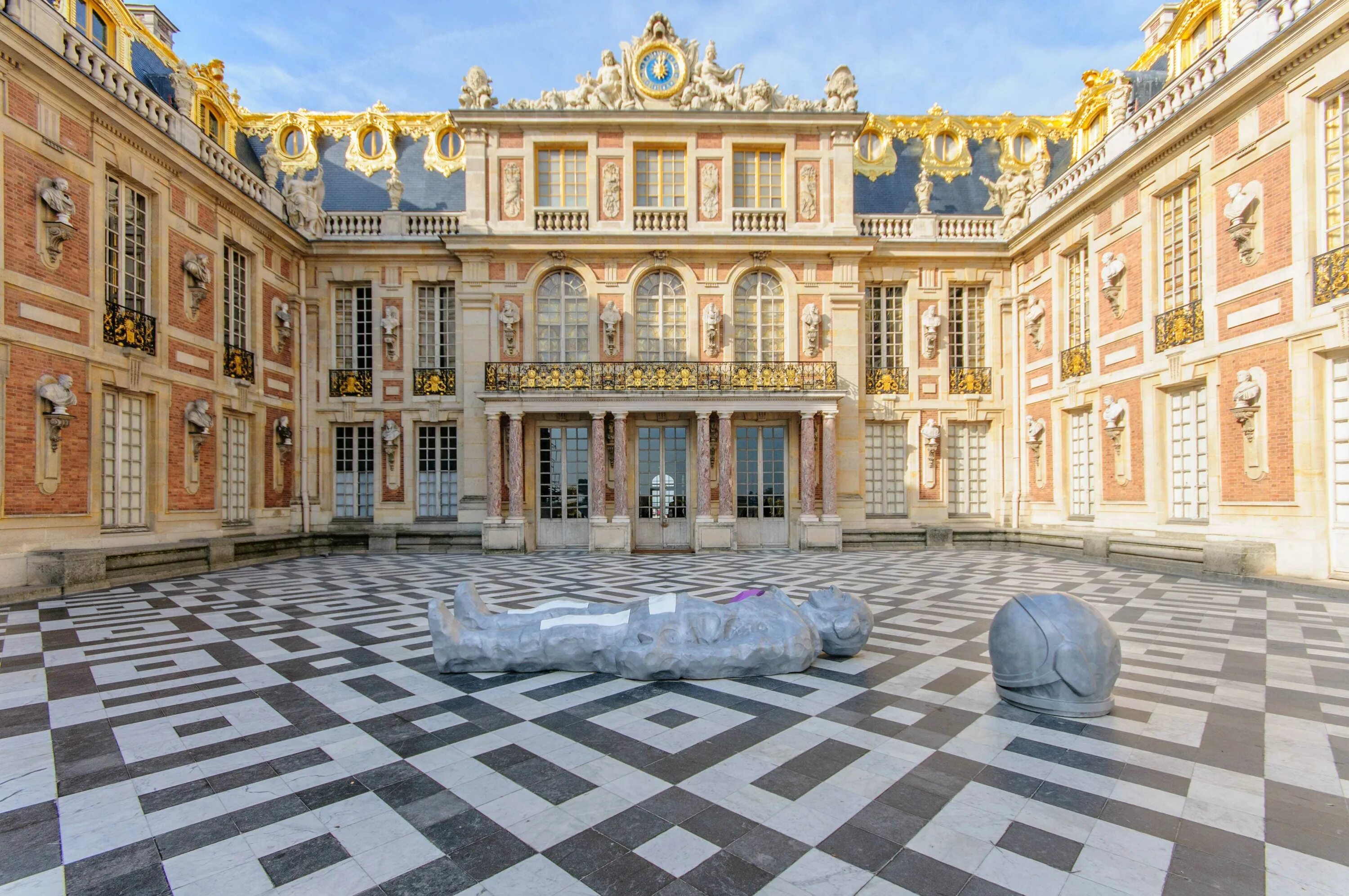 Версальский дворец дворцы Версаля. Музей Версаль Франция. Королевский двор Версальского дворца. Версаль Королевский внутренний двор. Chateau de versailles