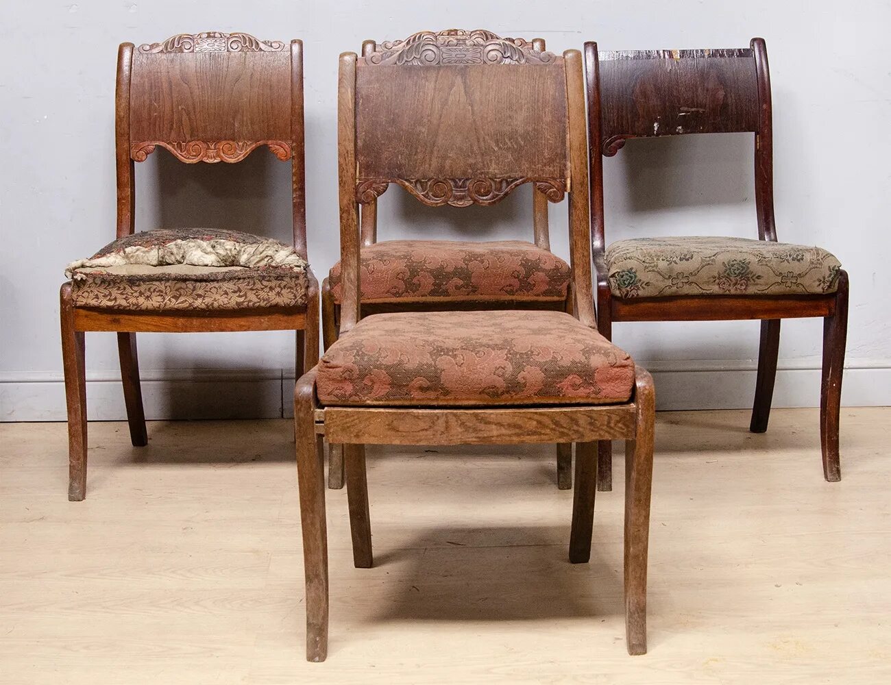 Старинный стул купить. Стул 19 век. Стул в конторе 19 века. Чехословацкие стулья, артикул сту-2943. Антикварные стулья.