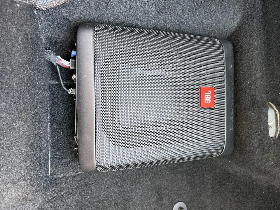 Сабвуфер JBL basspro Nano. JBL basspro Nano разъем. JBL basspro go inside.